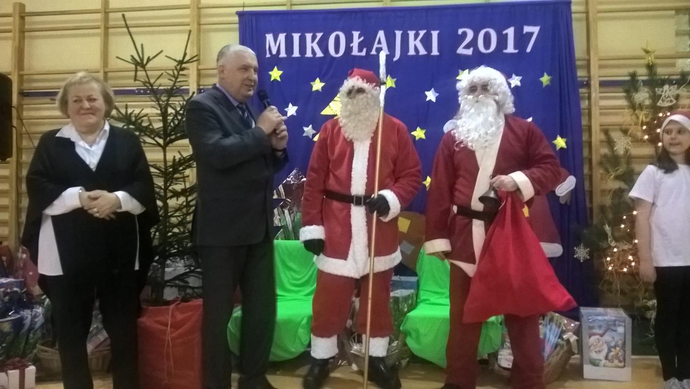 Mikołajki w Szkole Podstawowej w Nieradzie.