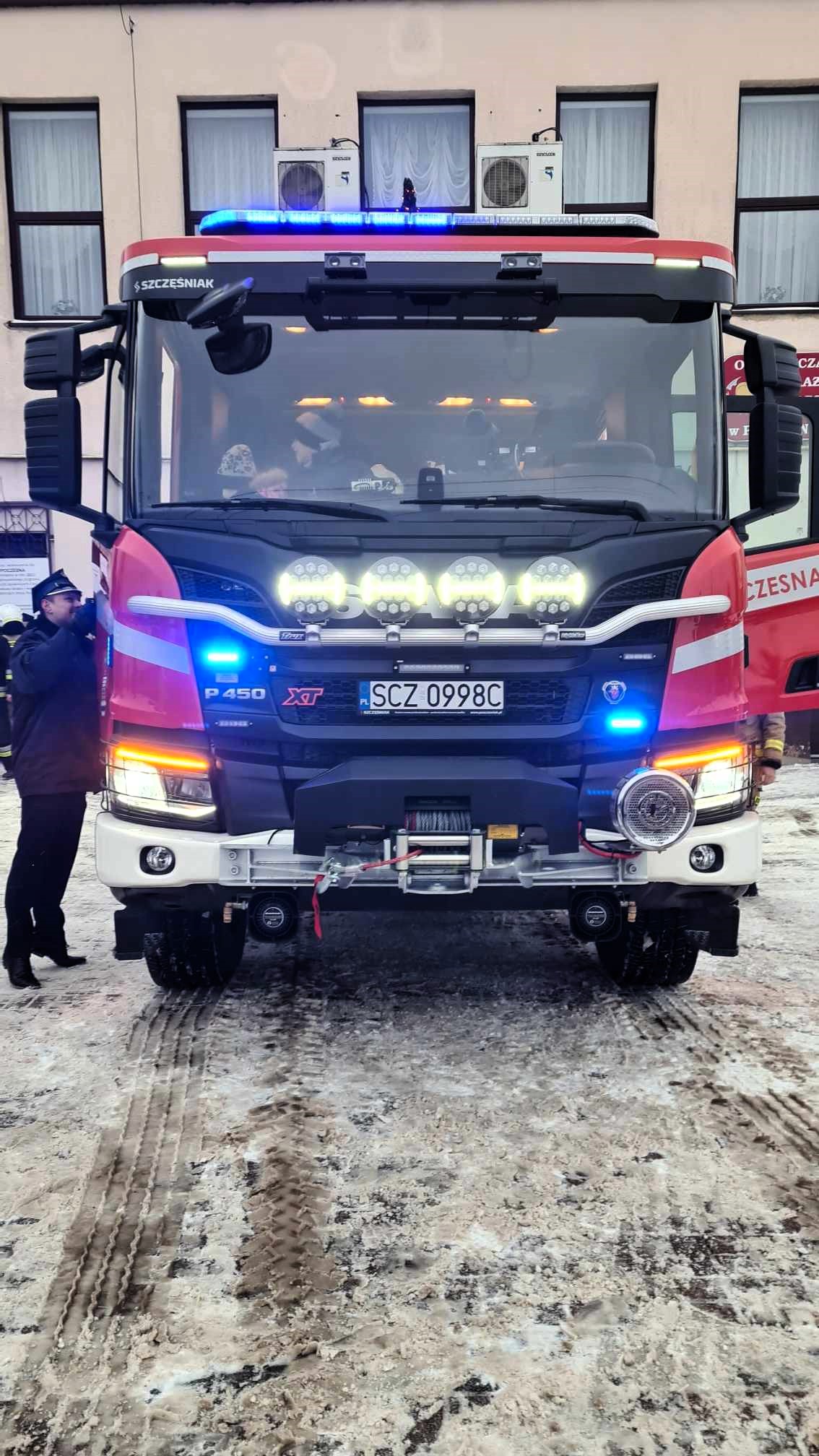 Powitanie nowego wozu strażackiego dla OSP POCZESNA