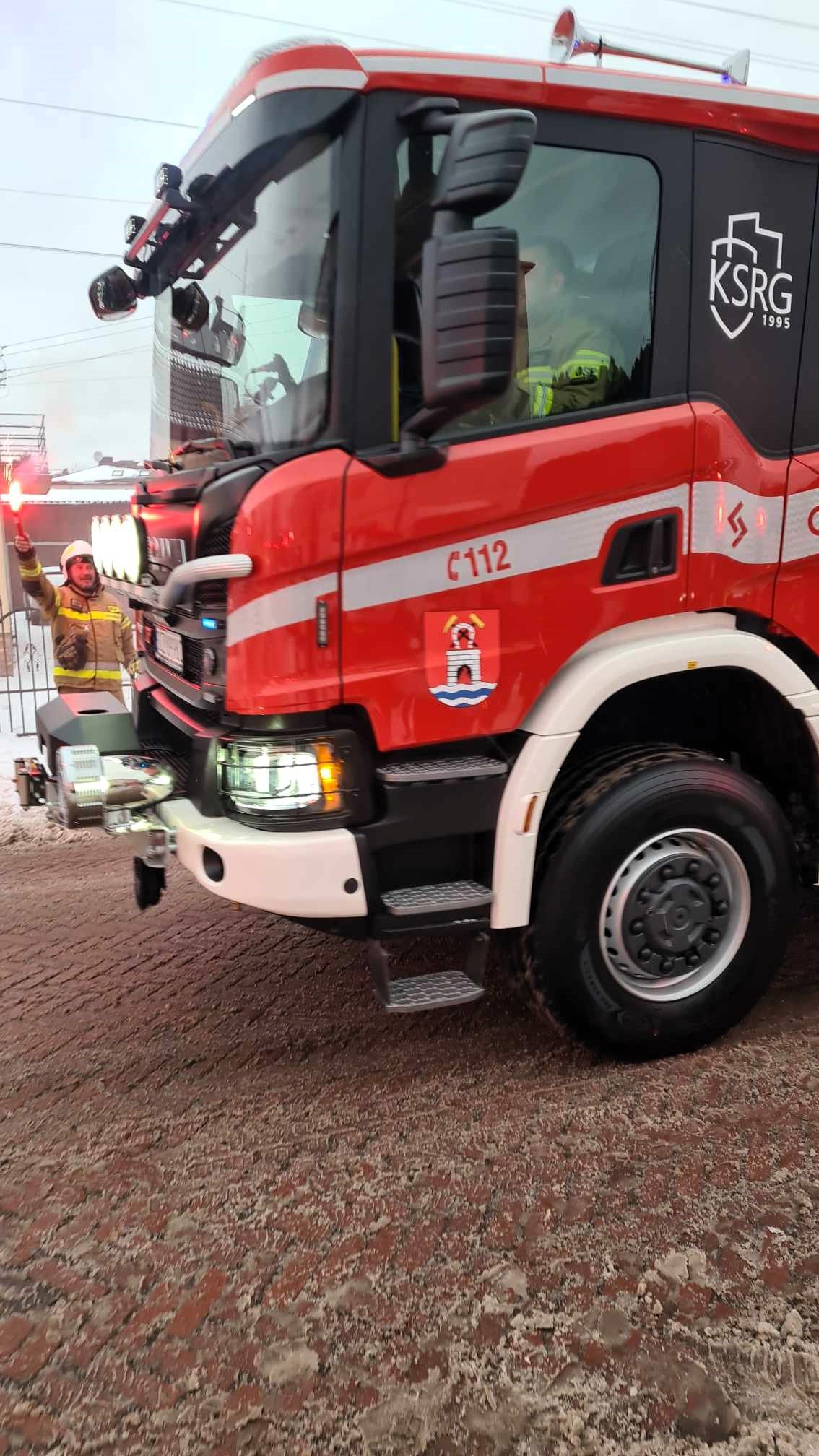 Powitanie nowego wozu strażackiego dla OSP POCZESNA